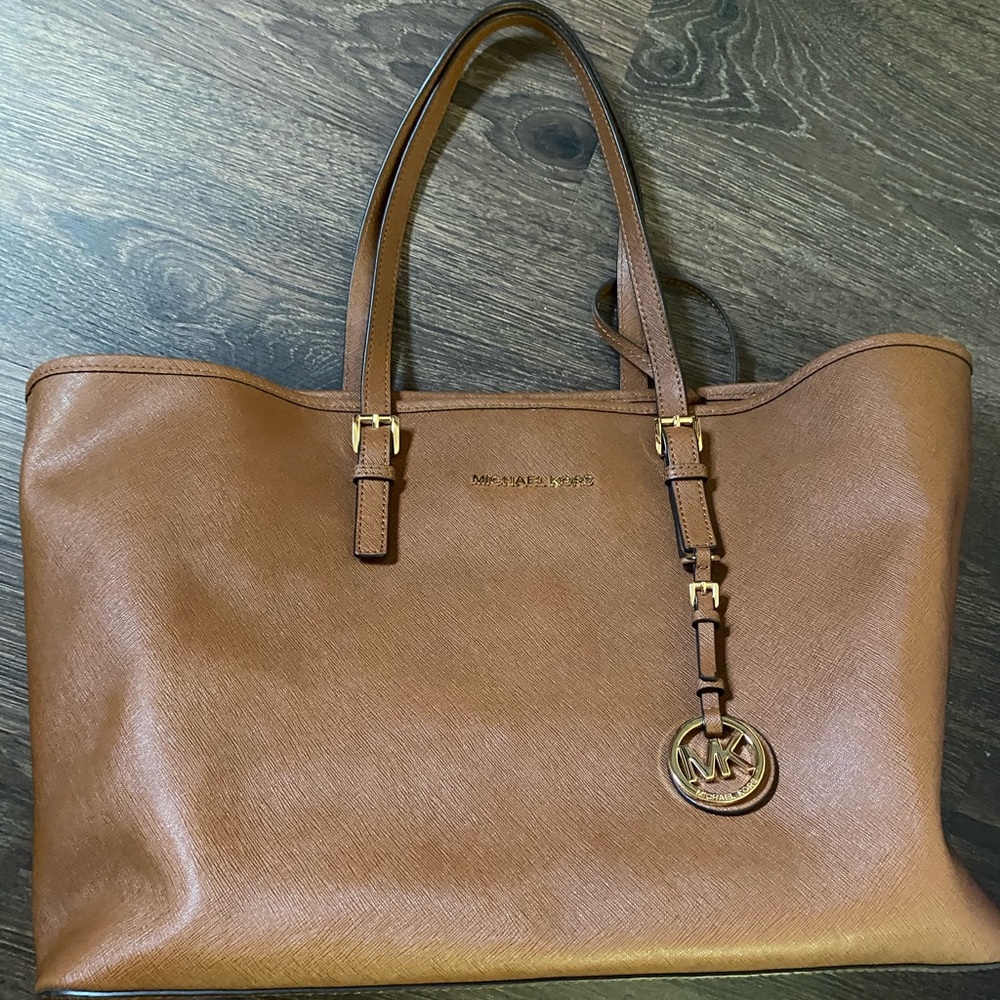 Michael kors jet set tote